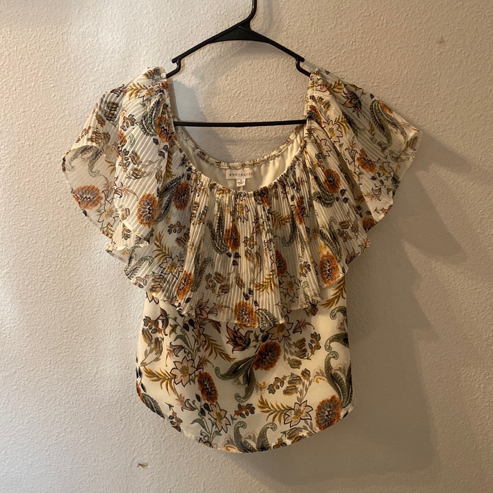 Socialite off the shoulder blouse size small